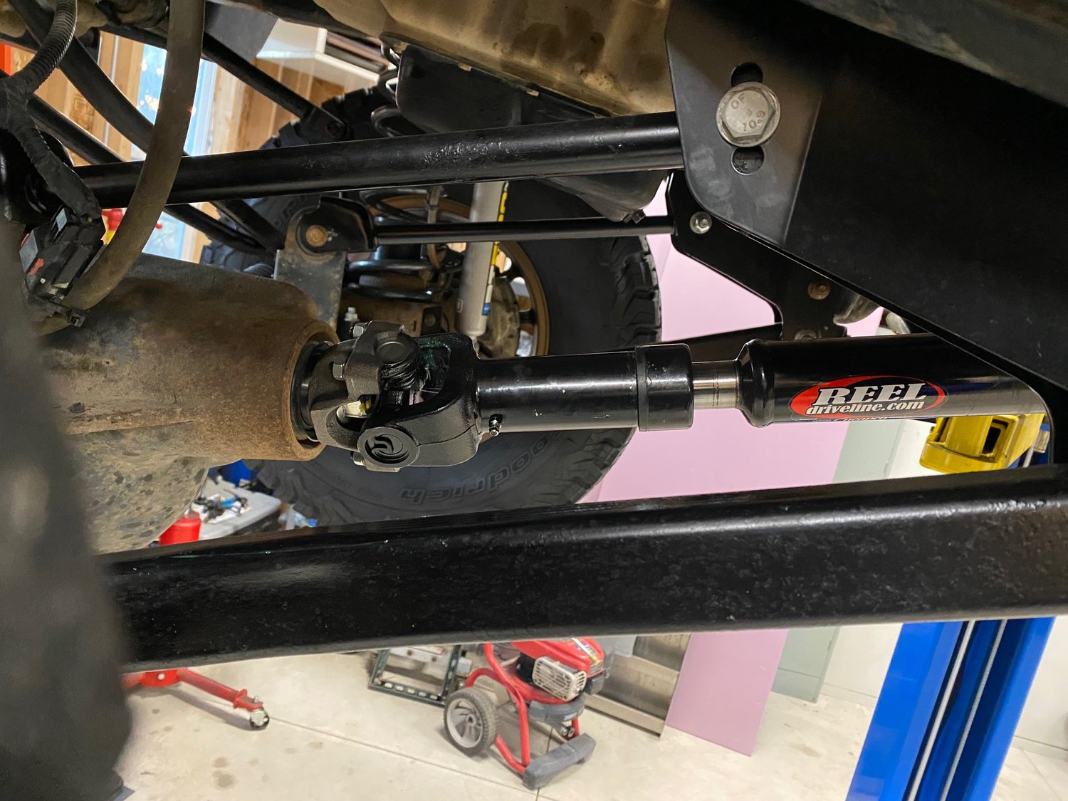 J.E. Reel 3112JK24FBFGD Heavy Duty 1310 Front Driveshaft for 1218